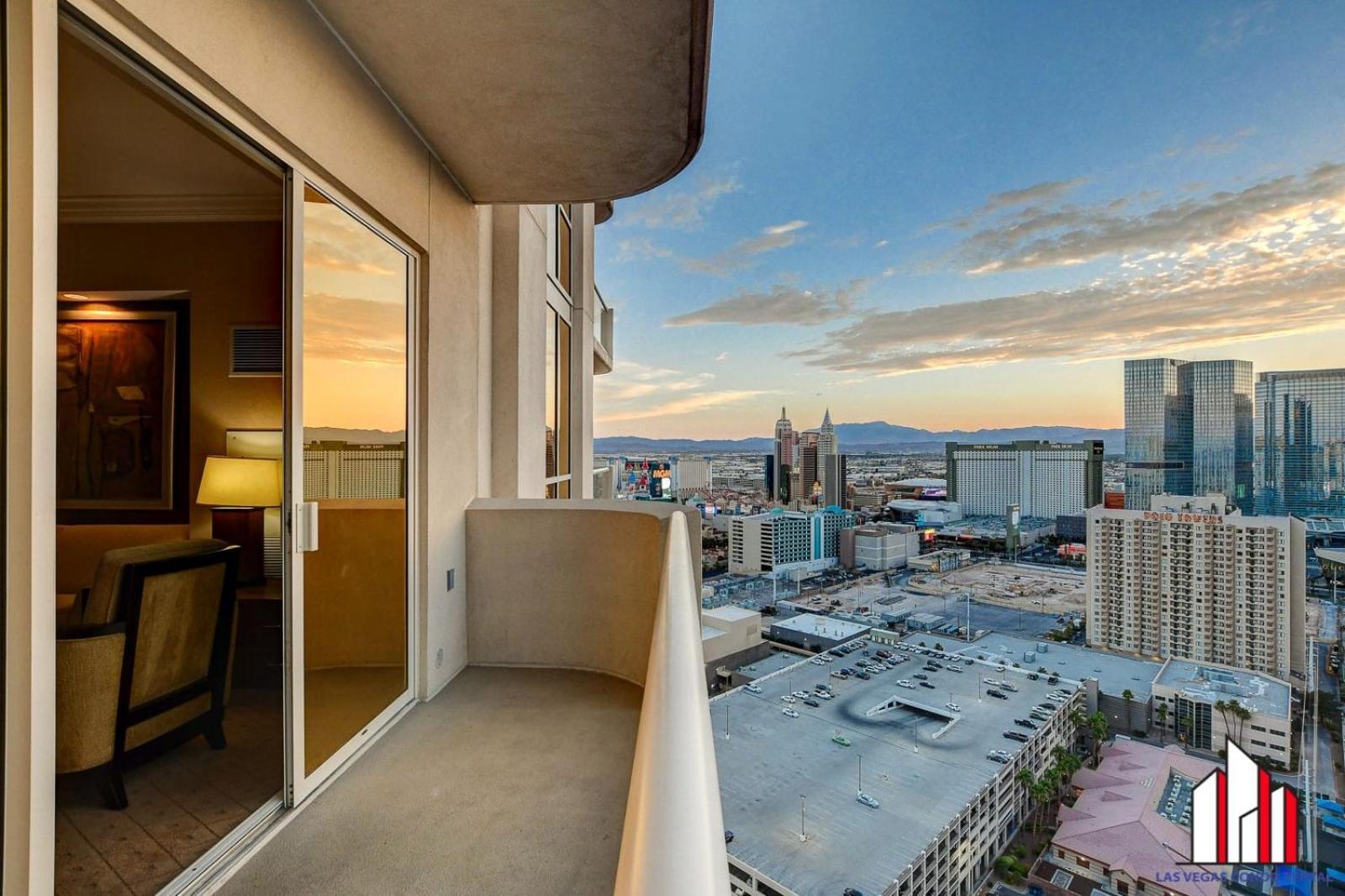 Mgm Signature-30-705 F1 Track & Strip View Balcony Casa de férias